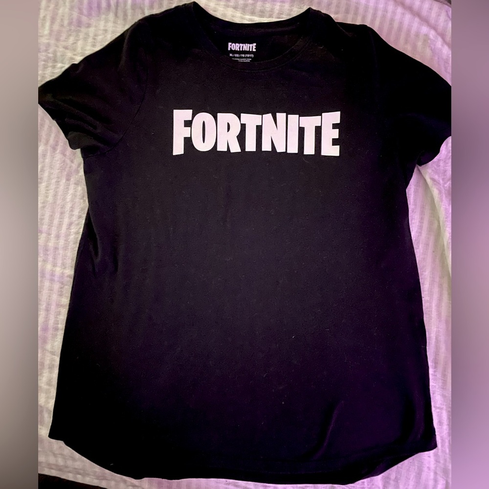 Women’s size XL Black Statement short sleeve T-shirt white “Fortnite” logo
